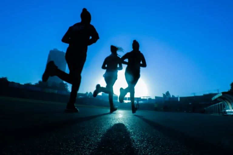 people running in the city