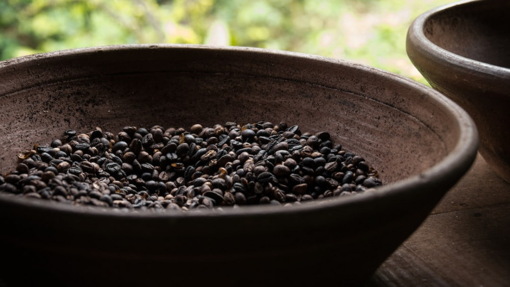 Image of a bowl of coffee grains