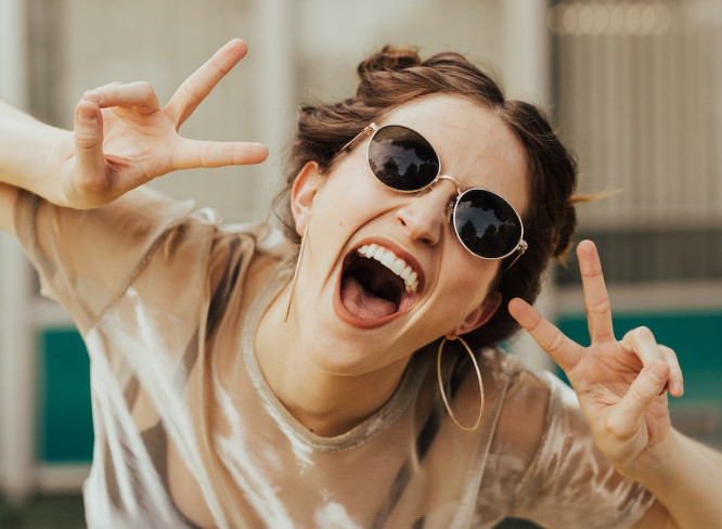 Image of a happy woman. Feel more alert, focused, and Happy are benefits of a Brain Detox