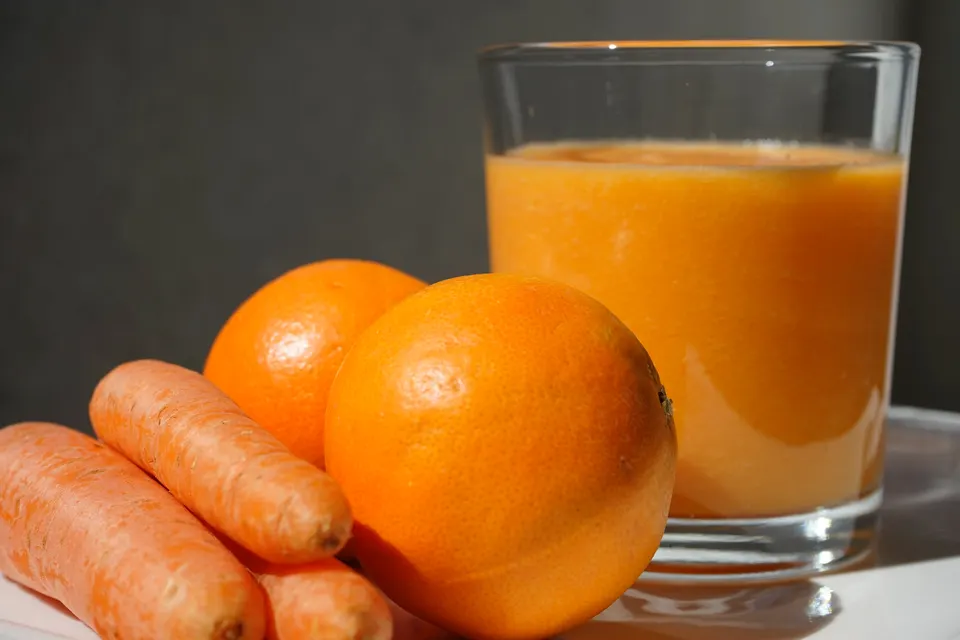 Image of oranges, carrots, and juice